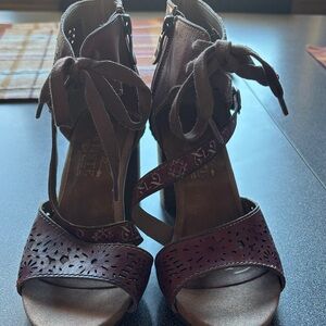 Elegant Rose Color L’Artiste Lace-Up Sandals